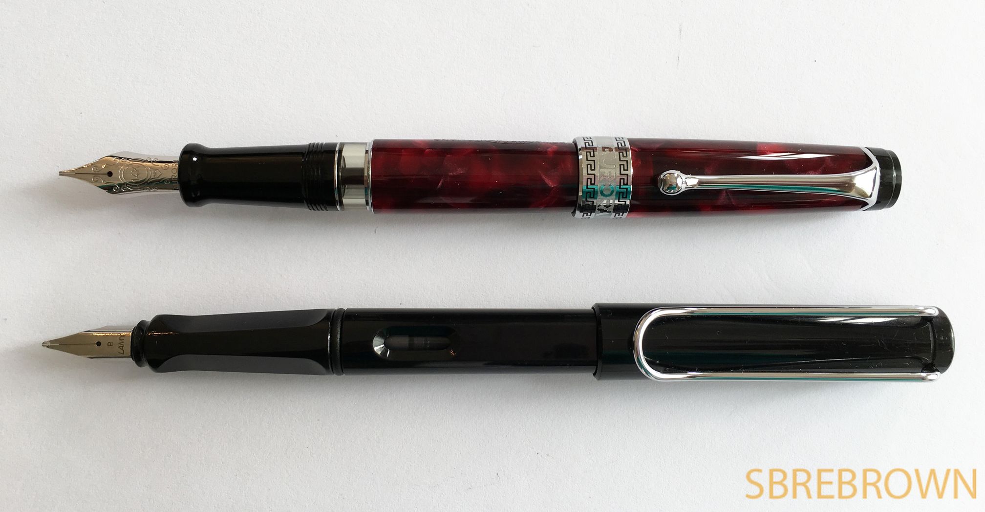Aurora Optima Burgundy Auroloid + Italic Nib Fountain Pen Review Hey